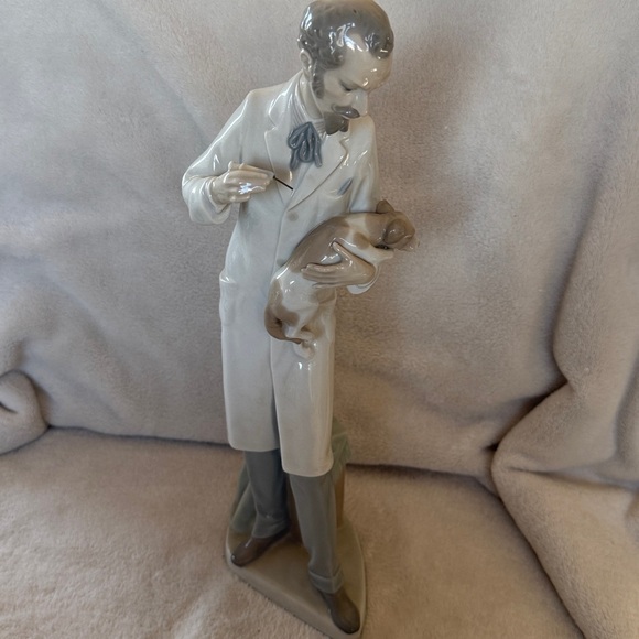 Lladro Porcelain figurine – the veterinarian - Picture 2 of 8